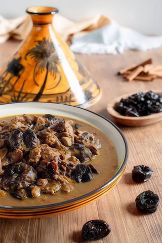 Tajine di pollo al limone e olive