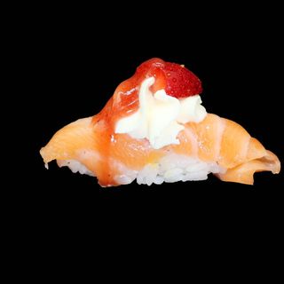 58.NIGIRI SAKE FRAGOLA