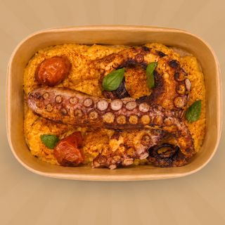 Polpo dorato su crema di patate e paprica affumicata