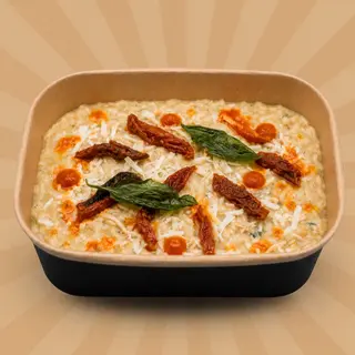 Risotto con crema di melanzane, pomodori secchi e scaglie di ricotta affumicata