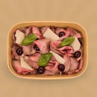 Roast-beef al punto rosa, scaglie di Monte Veronese e riduzione di Amarone