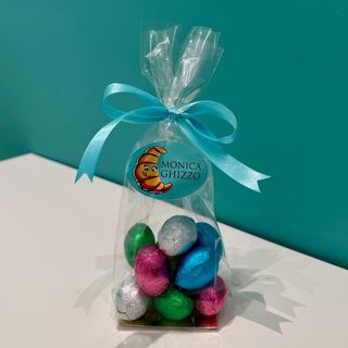 Ovetti di cioccolato assortiti confezionati in sacchettino regalo.5.00