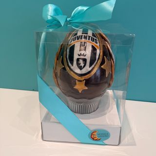 Uova di Pasqua Artigianale al Cioccolato Fondente – Tema Calcio Juventus taglia piccola