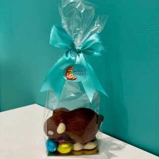 Pecorella di cioccolato al latte artigianale con ovetti di cioccolato