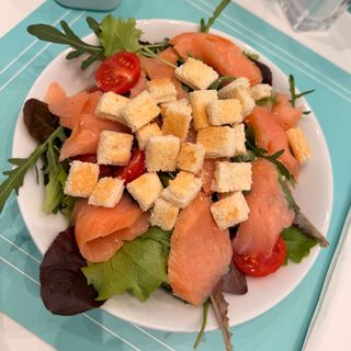 Insalatona al salmone