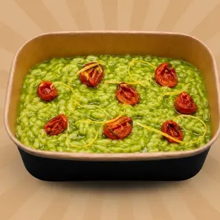 Risotto con pesto di basilico, limone e pomodorini arrosto