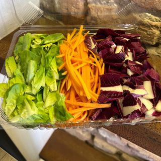 Insalata verde,carote,radicchio