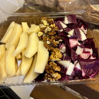 Pera,noci,radicchio