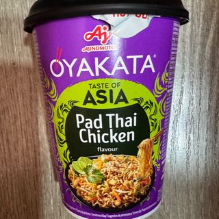 Ramen Oyakata cup padthai