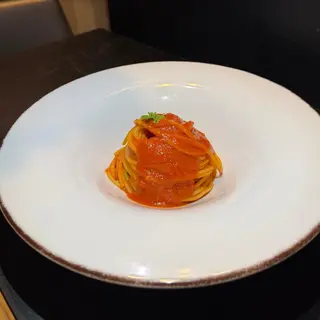 Pasta al sugo di pomodoro e basilico fresco