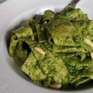Testaroli al pesto di basilico