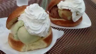Brioche gelato con doppia panna
