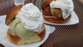 Brioche gelato con doppia panna