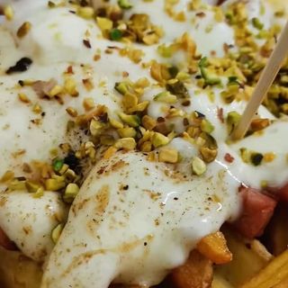 patatine con kebab provola e salsa yogurt