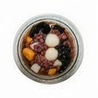 Palline di taro in zuppa di fagioli rossi