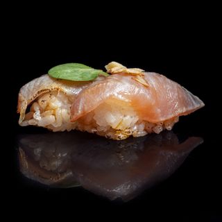 12. Maguro flambè - 2 pezzi