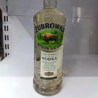 Zubrqwka bison grass vodka