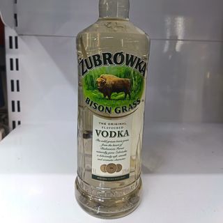 Zubrqwka bison grass vodka
