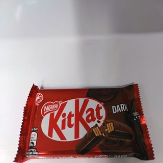 Kit Kat dark