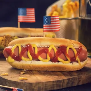 Hot Dog con wurstel artigianale + salse a scelta con patatine stick