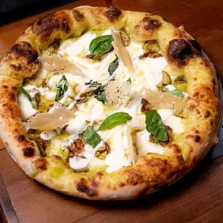 NERANO Crema di zucchine e mozzarella; all’uscita: zucchine fritte, mousse di provolone, cialda di parmigiano, olio e basilico