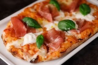 Pinsa Margherita più crudo