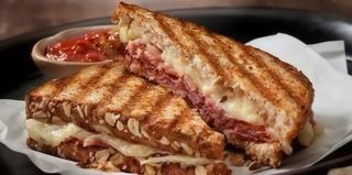 Toast XL salame e formaggio