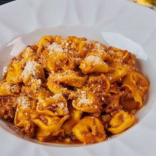 Tortellini al ragù bolognese