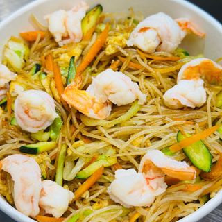 Spaghetti di riso con gamberi