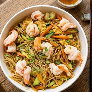Spaghetti di riso con gamberi