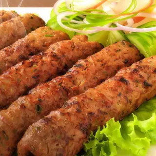 Seekh kebab con insalata mista