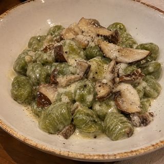 GNOCCHETTI VERDI CON FONDUTA DI TALEGGIO E FUNGHI PORCINI