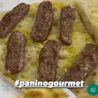 Panino salsiccia di carne e provola dolce