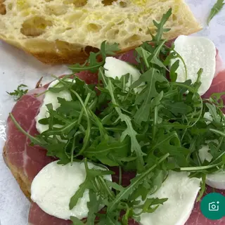 Panino crudo olio mozzarella e rucola