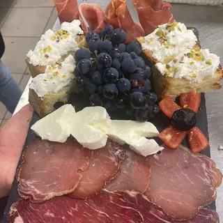 Tagliere salumi e formaggi fantasia della casa