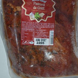 Pastrama de oaie condimentata