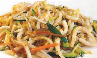2.Udon con gamberi e verdure salsa di soia