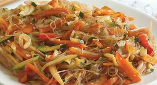 8.Spaghetti di soia con pollo e verdure