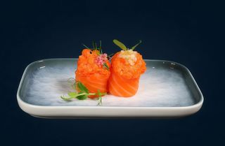 Gunkan bigne salmone