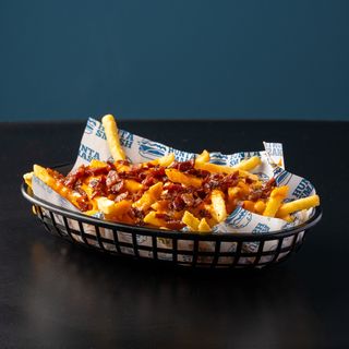 Patatine fritte con cheddar e bacon