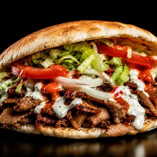 Classic Kebab - Kebab, insalata, pomodoro, cipolla e salsa