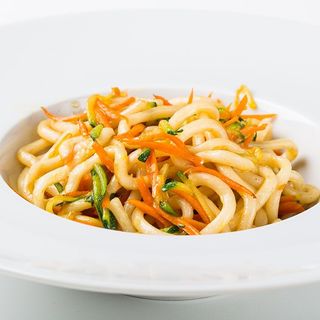 Yaki udon con manzo