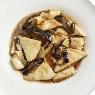 tofu con bambù e funghi