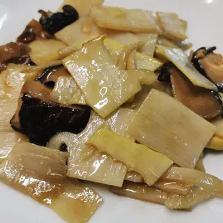 Funghi bambù saltati