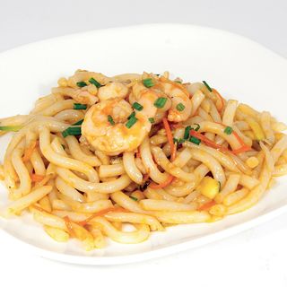 Yaki udon con frutti di mare