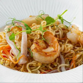 Ramen saltato con frutti di mare