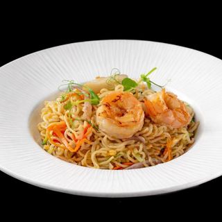 Ramen saltato con gamberi