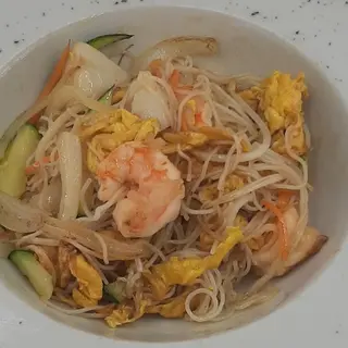 Spaghetti di riso con frutti di mare