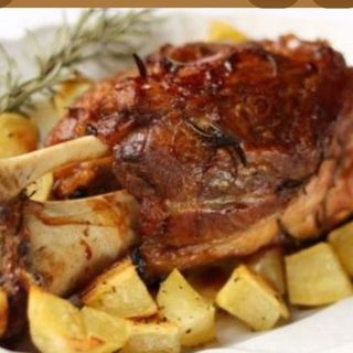 Stinco al forno con patate