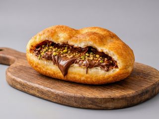 Focaccia con nutella e granella di pistacchio